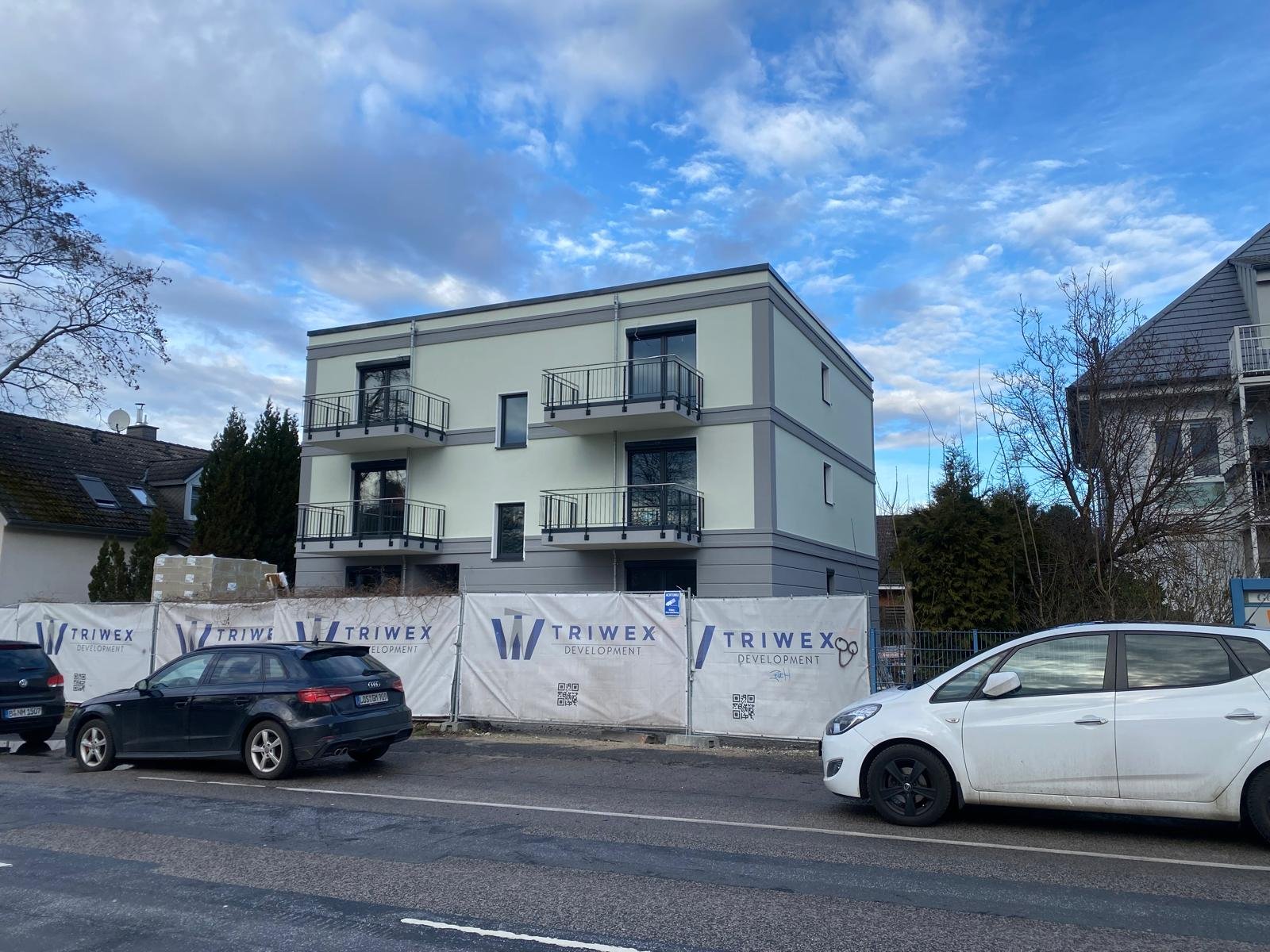 Stilvoller Neubau mit unverbaubarem Seeblick und hochwertiger Einbauküche von "Daniel-Küchen" Stilvoller Neubau mit unverbaubarem Seeblick und hochwertiger Einbauküche von "Daniel-Küchen"